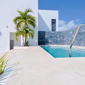 https://arkana-9.quintano-roohotels.com